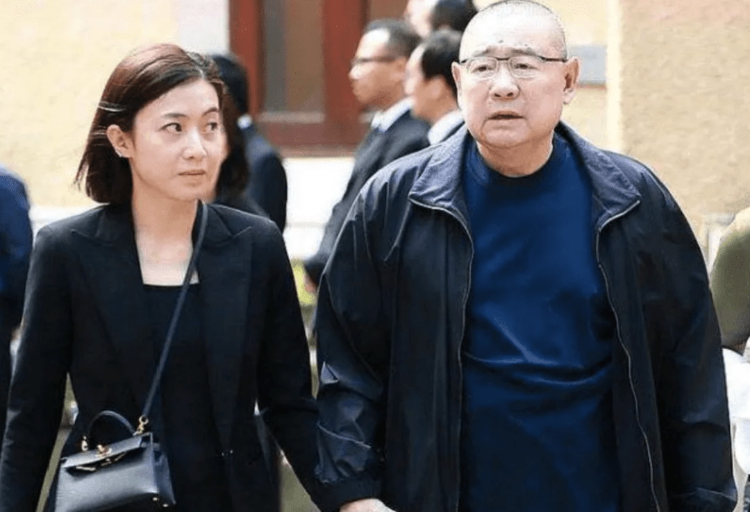 富豪收藏家刘銮雄谈艺术品升值空间<strong></p>
<p>今日比特币</strong>，瓷器也许可以乘百倍上涨