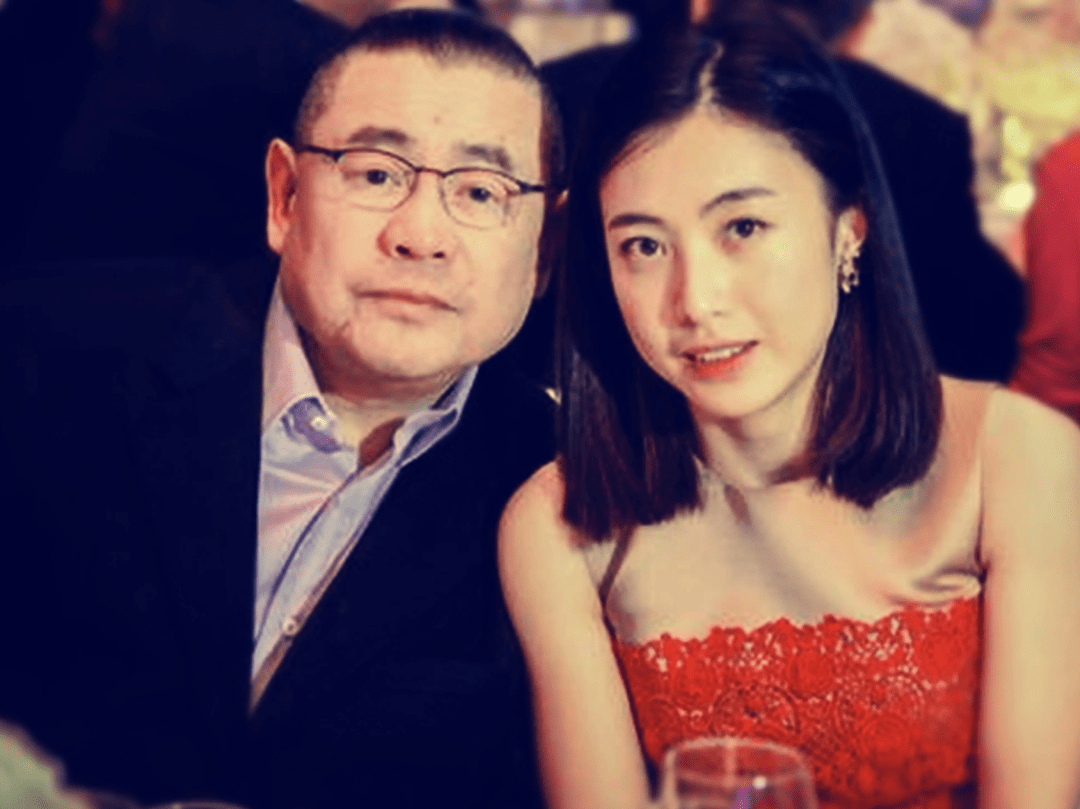 富豪收藏家刘銮雄谈艺术品升值空间<strong></p>
<p>今日比特币</strong>，瓷器也许可以乘百倍上涨