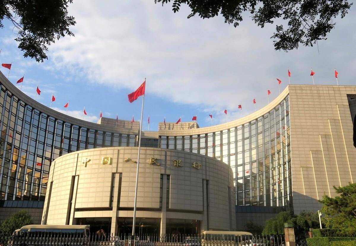 定了！中国央行宣布降息<strong></p>
<p>降息利好的股票</strong>，对楼市、股市、实体经济是个利好消息