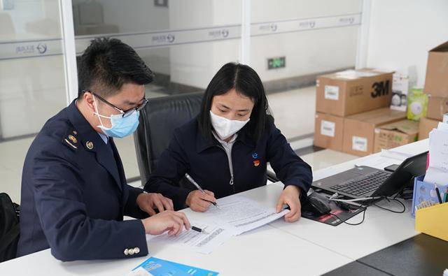 严查私人账户避税！提醒：如果你的个人帐户收入超出规定<strong></p>
<p>股票帐户转户</strong>，请注意