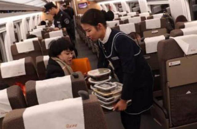 火车上乘客几千人<strong></p>
<p>跌停竞价为何卖不出股票</strong>，为何卖不掉几十份盒饭？内行道出其中“猫腻”