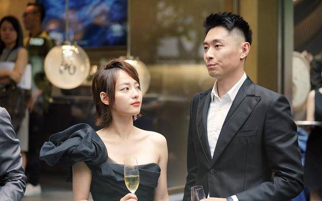 张嘉倪和买超离婚后<strong></p>
<p>股票涨停后如何买</strong>，买超的现状如何？为什么会发生婚变呢？