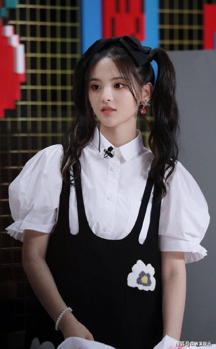 杨超越的火，是劣币驱逐良币的一个缩影，是对赵丽颖的极大讽刺