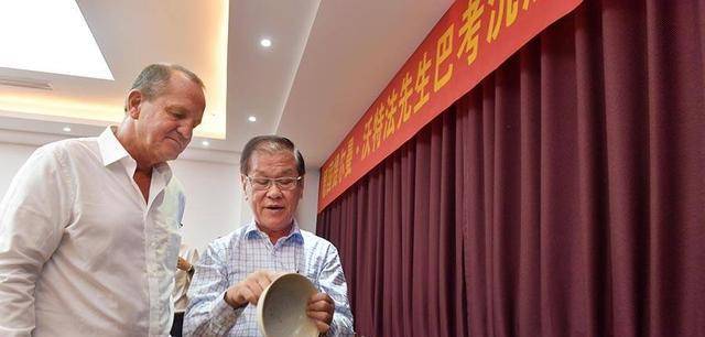 老外打捞出沉船6万件瓷器<strong></p>
<p>卖老外虚拟币</strong>，我国专家想2.8亿买下，老外：文物不卖