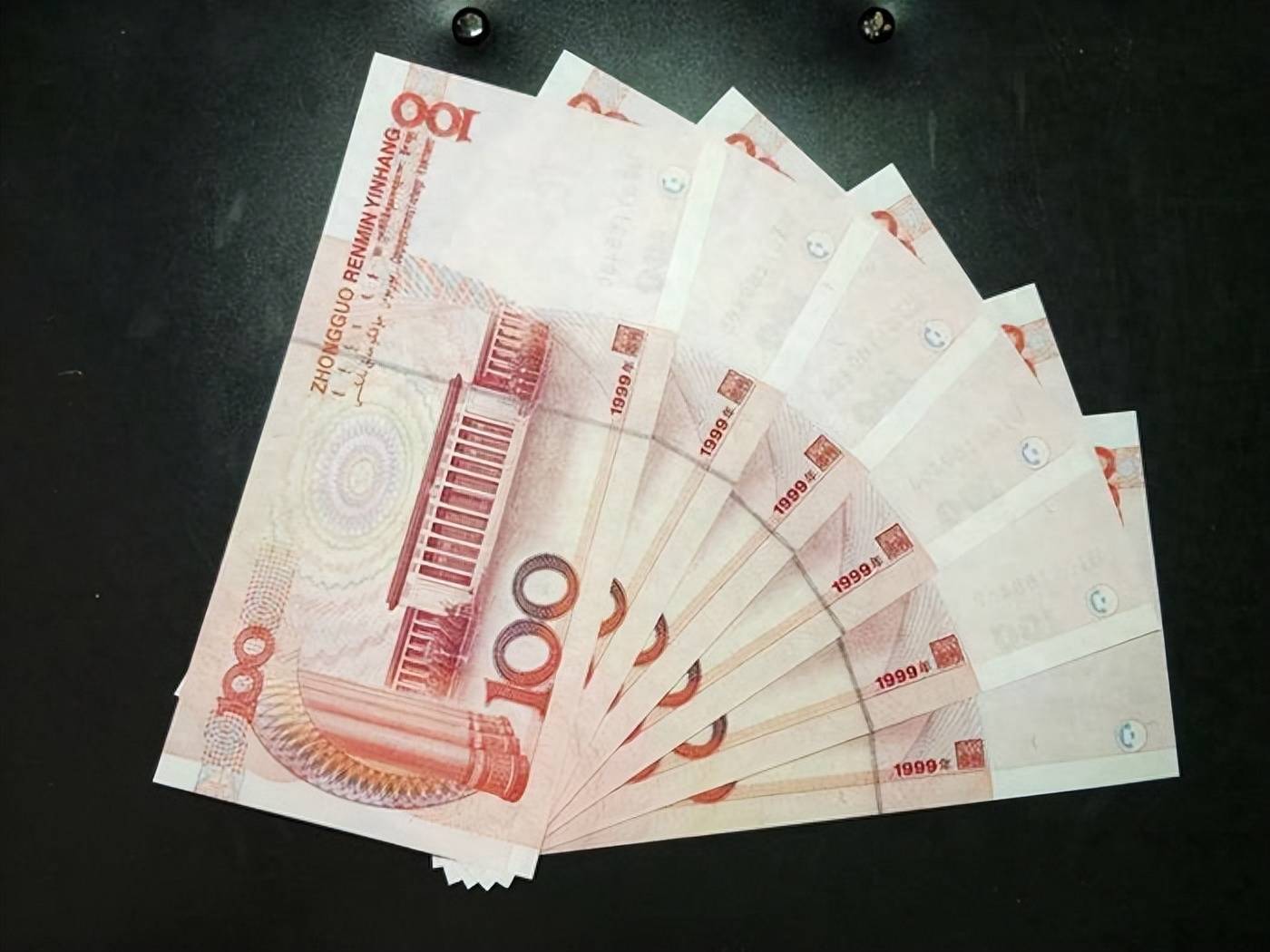 100元纸币天字一号币<strong></p>
<p>虚拟币字币</strong>，单张价值5800元，银行也可能取到!