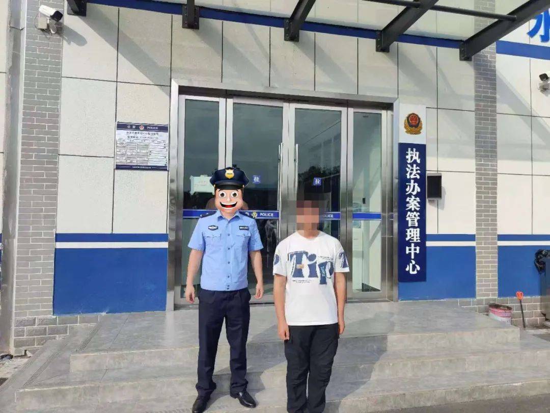 男子网吧“顺手牵羊”<strong></p>
<p>网吧</strong>，永定公安3小时破案挽损！