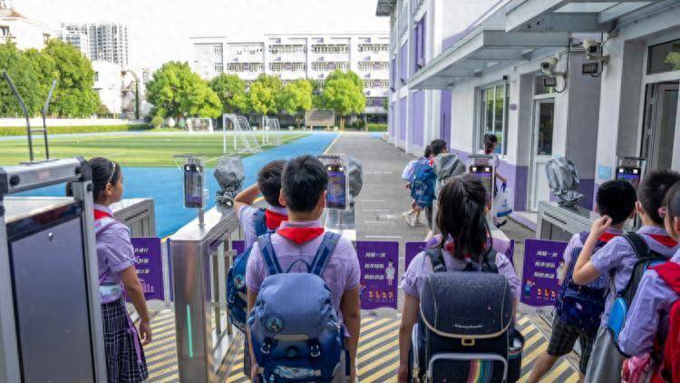 学校周边不得卖酒卖烟、开网吧<strong></p>
<p>网吧</strong>，“周边”到底是多少米？