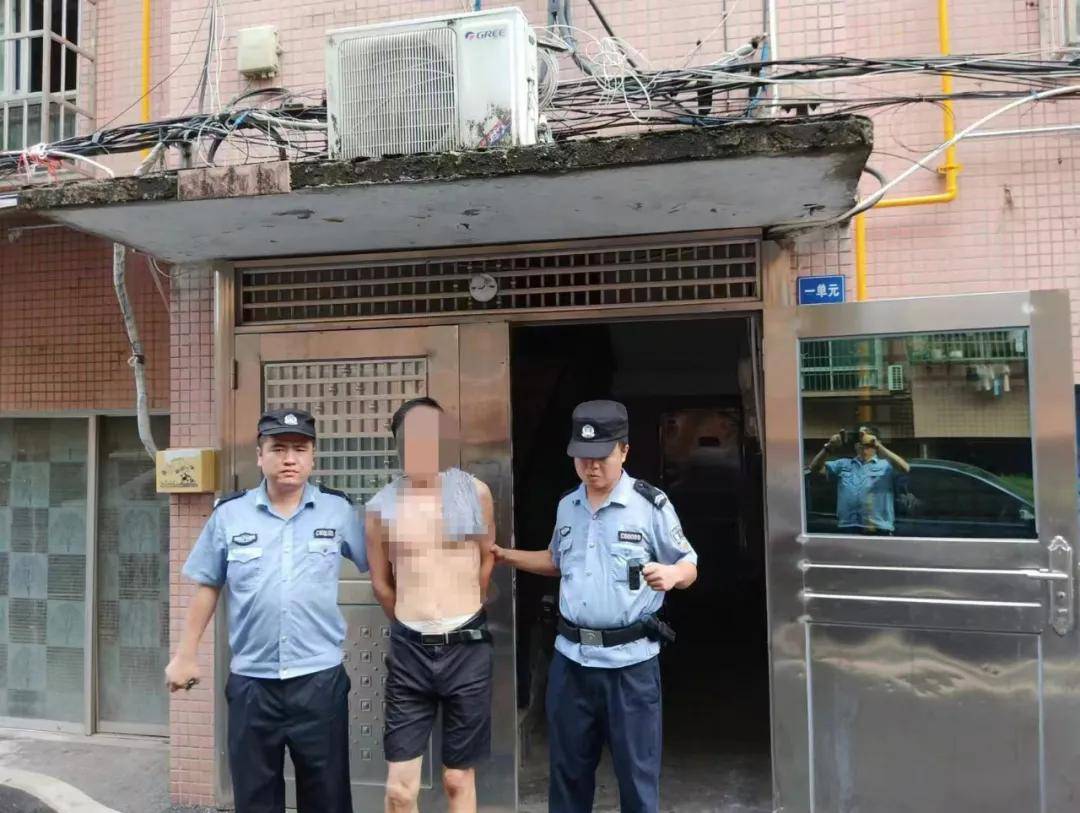 2小时<strong></p>
<p>网吧</strong>！莲乡警方神速破获系列网吧手机盗窃案