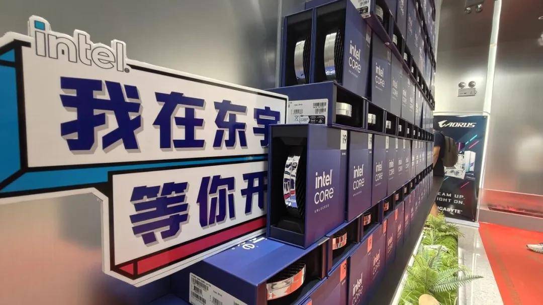 网咖产业大浪淘沙｜新世代网吧近两百台电脑竟然全面采用i9-14900K<strong></p>
<p>网咖</strong>！