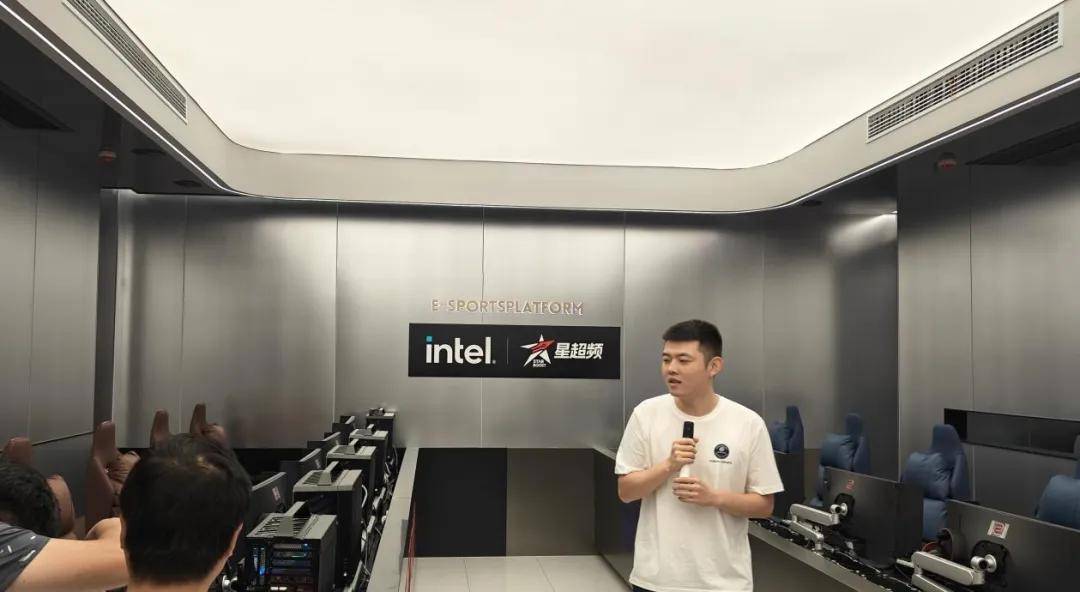 网咖产业大浪淘沙｜新世代网吧近两百台电脑竟然全面采用i9-14900K<strong></p>
<p>网咖</strong>！