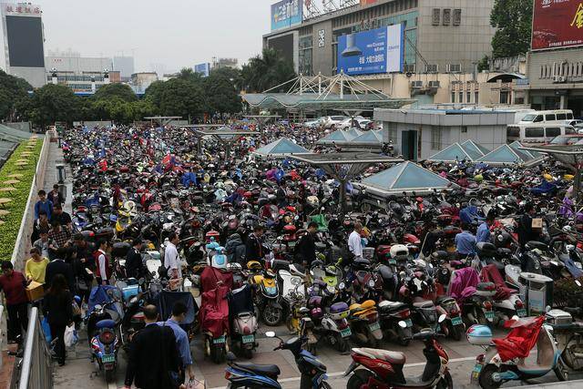 潮声丨新国标<strong></p>
<p>虚拟币取钱</strong>，管得住狂奔的“小电驴”吗？