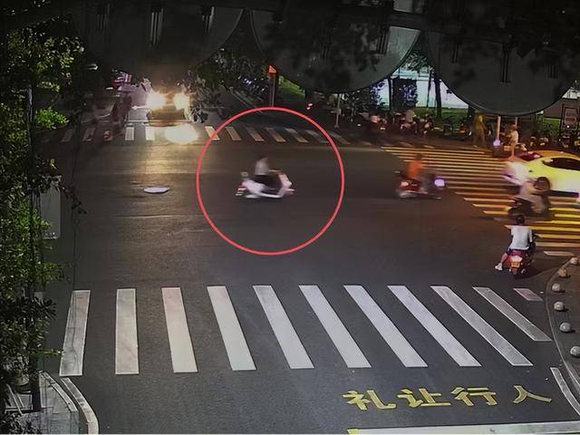 一女子肇事逃逸后仍去逛街<strong></p>
<p>虚拟币人民</strong>，被抓后竟称：是路人劝我走的
