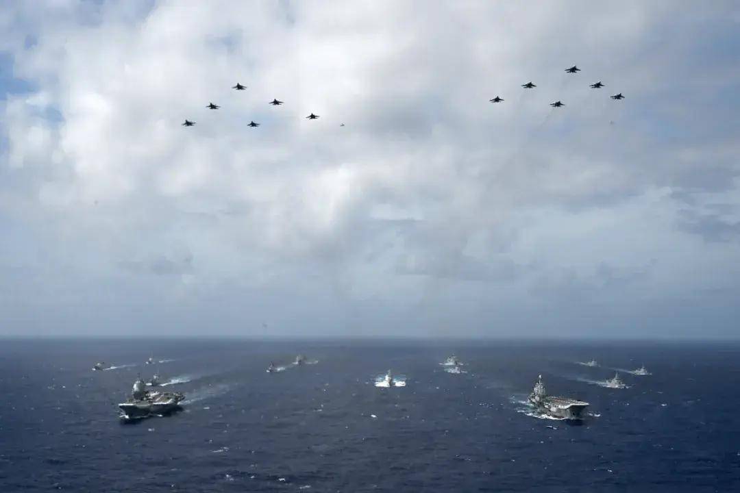 中国首个双航母战斗群横空出世<strong></p>
<p>虚拟币人民</strong>！歼-15B/D居然悄悄装备这么多了？