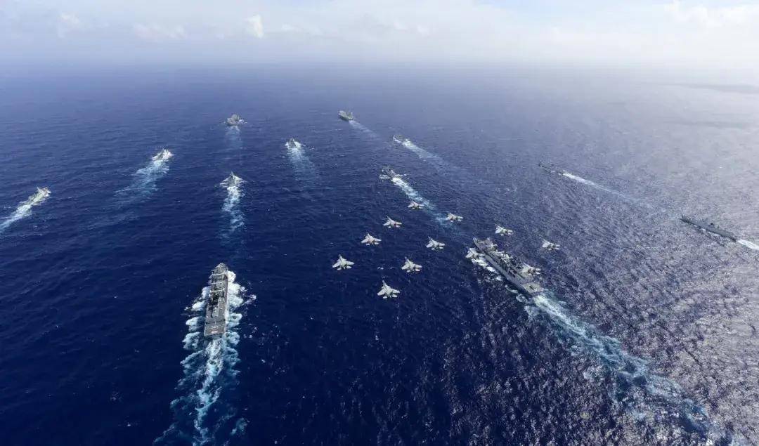 中国首个双航母战斗群横空出世<strong></p>
<p>虚拟币人民</strong>！歼-15B/D居然悄悄装备这么多了？