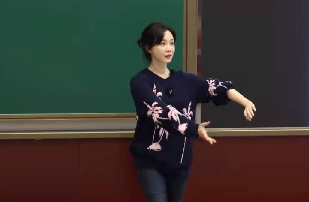 演员陈数现身中戏授课<strong></p>
<p>跑分虚拟币</strong>，网友：我的梦中情师