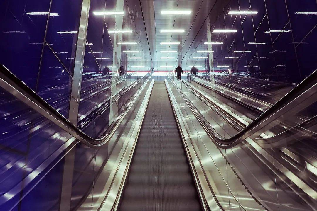 “地铁换乘路线比我的命还长”<strong></p>
<p>马币虚拟</strong>，大城市通勤很难不被它逼疯