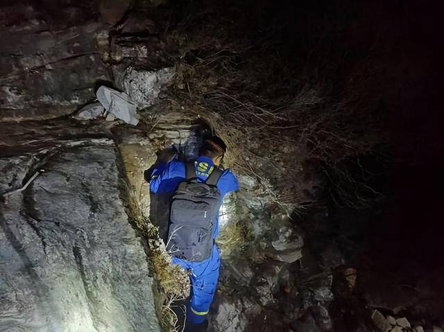 北京一18岁小伙只带了手机爬野山被困<strong></p>
<p>友利虚拟币</strong>，18人连夜救援