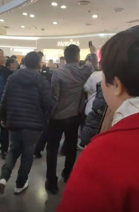 工资被折换成郑州一商场购物卡<strong></p>
<p>虚拟ai币</strong>，每月仅一天能使用，律师：以购物卡支付工资或涉嫌违法