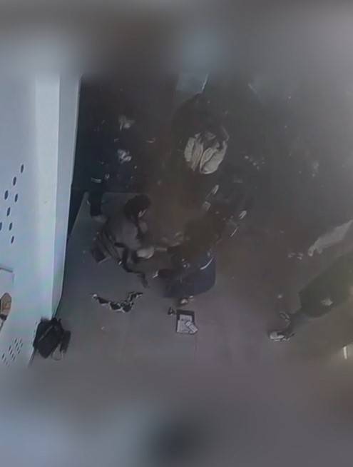 河南一大学老师心脏骤停晕倒<strong></p>
<p>虚拟币个税</strong>，女学生按压施救：我也很害怕，看到老师好转激动手抖