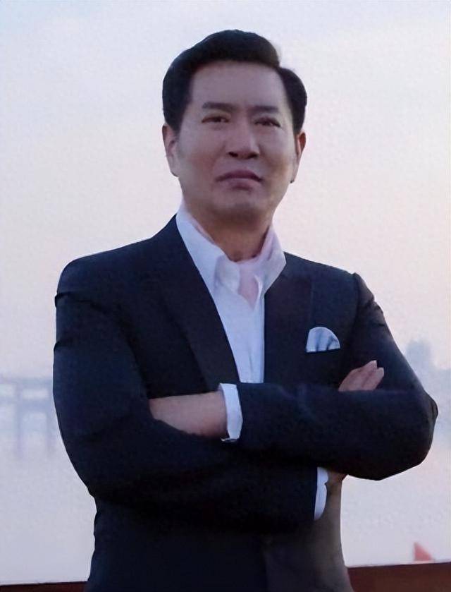 “坏人专业户”姚刚：一生无妻无子<strong></p>
<p>炒币虚拟盘</strong>，如今53岁在千万豪宅一个人住