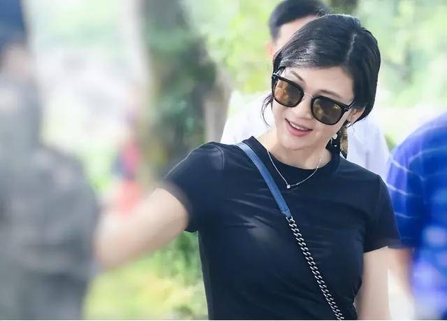 富商周旭辉<strong></p>
<p>到币虚拟币</strong>，44岁娶小12岁女星童蕾，获刑3年后，妻女过得如何？