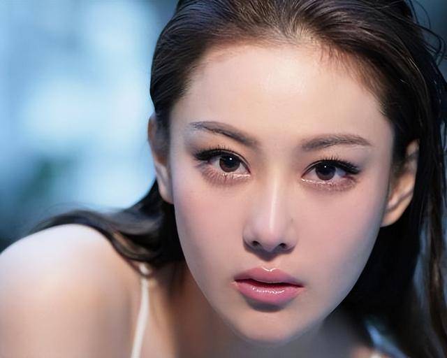 富商周旭辉<strong></p>
<p>到币虚拟币</strong>，44岁娶小12岁女星童蕾，获刑3年后，妻女过得如何？