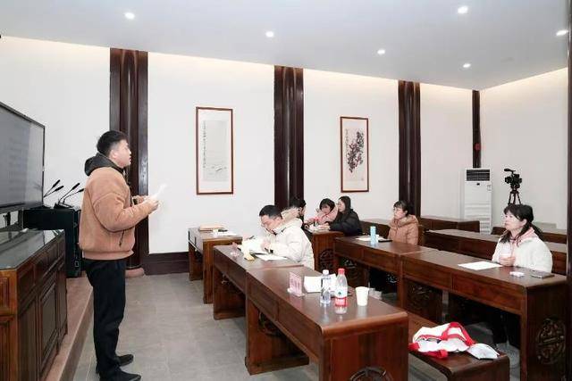 成都女博士二十多分钟背诵83首古诗词<strong></p>
<p>虚拟币付款</strong>，获杜甫草堂终身免票：两个月背了超6400字