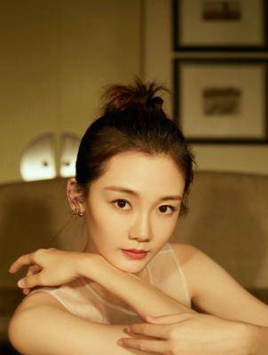 冯小刚直言：她太能装了<strong></p>
<p>虚拟币付款</strong>，永远红不了，就更别提拿奖了