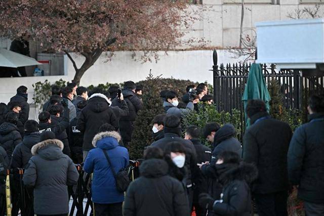 尹锡悦命运迎来转折？11000人聚集总统官邸外<strong></p>
<p>虚拟币老板</strong>，在野党棋差一招