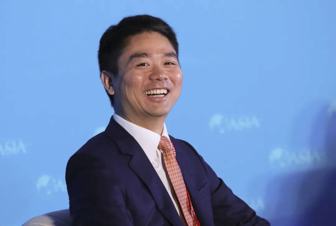 多位老师回应“刘强东发10万现金”<strong></p>
<p>虚拟币老板</strong>，师生旧合照曝光