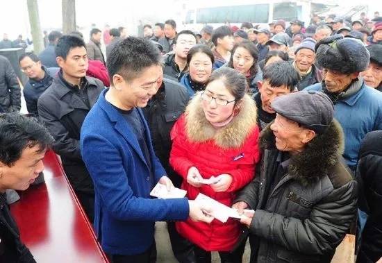 多位老师回应“刘强东发10万现金”<strong></p>
<p>虚拟币老板</strong>，师生旧合照曝光