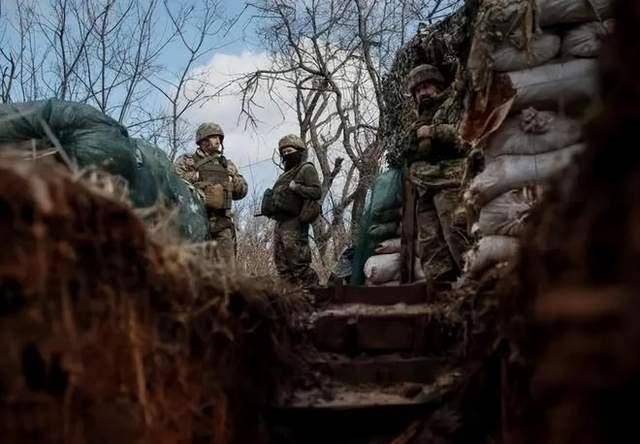 “兵书”看了不少！乌军2名伞兵深夜突袭<strong></p>
<p>虚拟币老板</strong>，意外活捉14名俄军