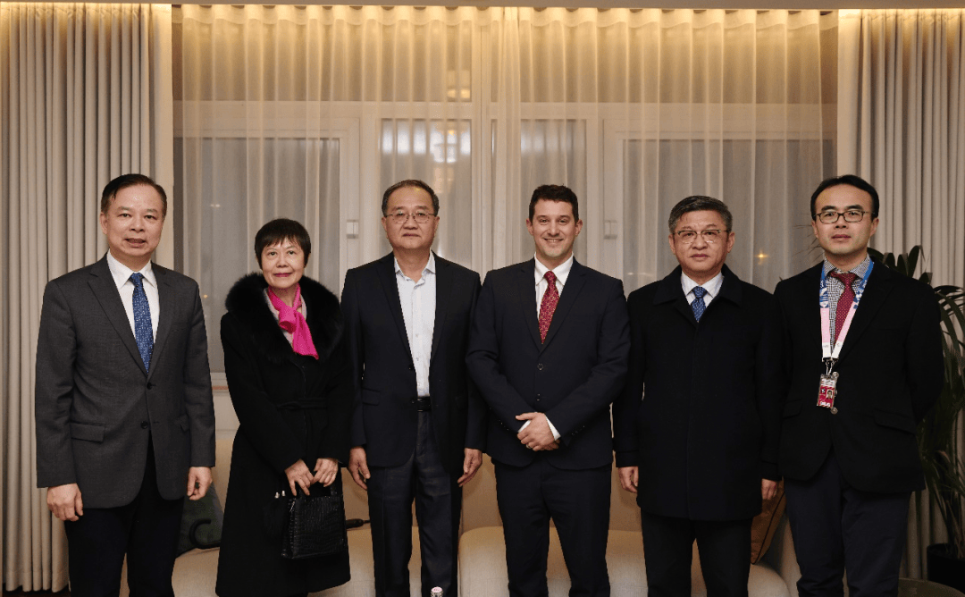 外交部副部长邓励<strong></p>
<p>虚拟币老板</strong>，履新职