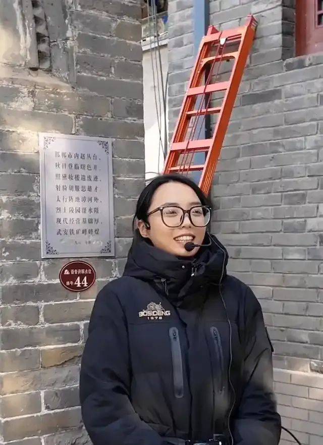鸡窝头女士收拾漂亮上班了<strong></p>
<p>虚拟币老板</strong>！精致一年潦草一天爆红
