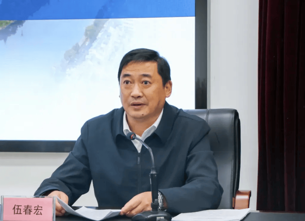 担任5个职务的伍春宏<strong></p>
<p>sn虚拟币</strong>，已任安徽黄山市人大常委会党组书记