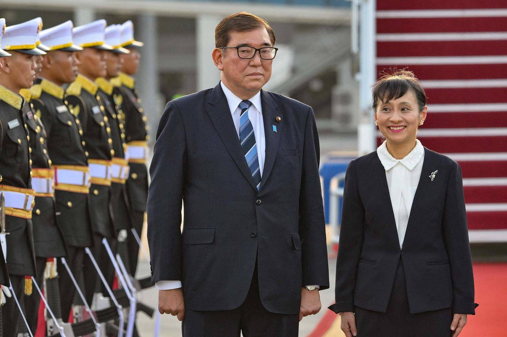日本“第一夫人”外交首秀引关注：比丈夫人气更高<strong></p>
<p>虚拟币om</strong>，在大学校园一见钟情
