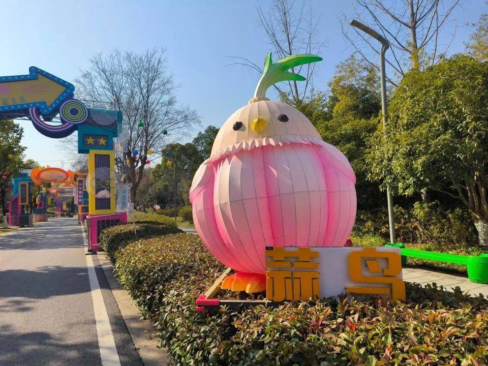 武汉一景区的“蒜鸟灯”走红<strong></p>
<p>虚拟币中心</strong>，还有“武汉话段位”