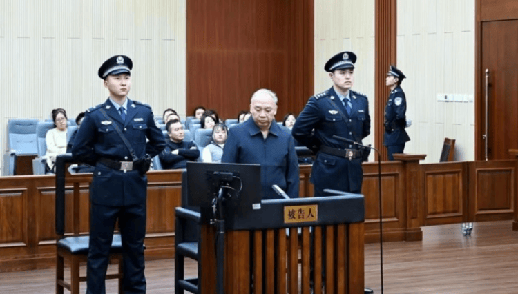 又一“烟草虎”<strong></p>
<p>虚拟币中心</strong>！国家烟草专卖局原副局长张天峰被查 系今年首个落马中管干部