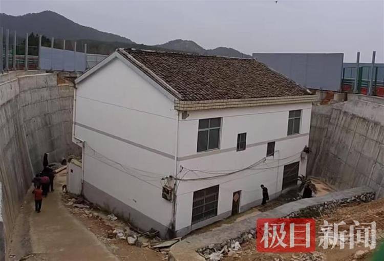 “没料到政府宁可多花钱让公路改道”<strong></p>
<p>CM虚拟币</strong>，江西“最强钉子户”独守孤房