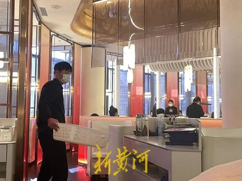 “张兰封号”风波后的麻六记：线下门店直播意外爆火<strong></p>
<p>KU虚拟币</strong>，济南店直播间当日点赞超1665万