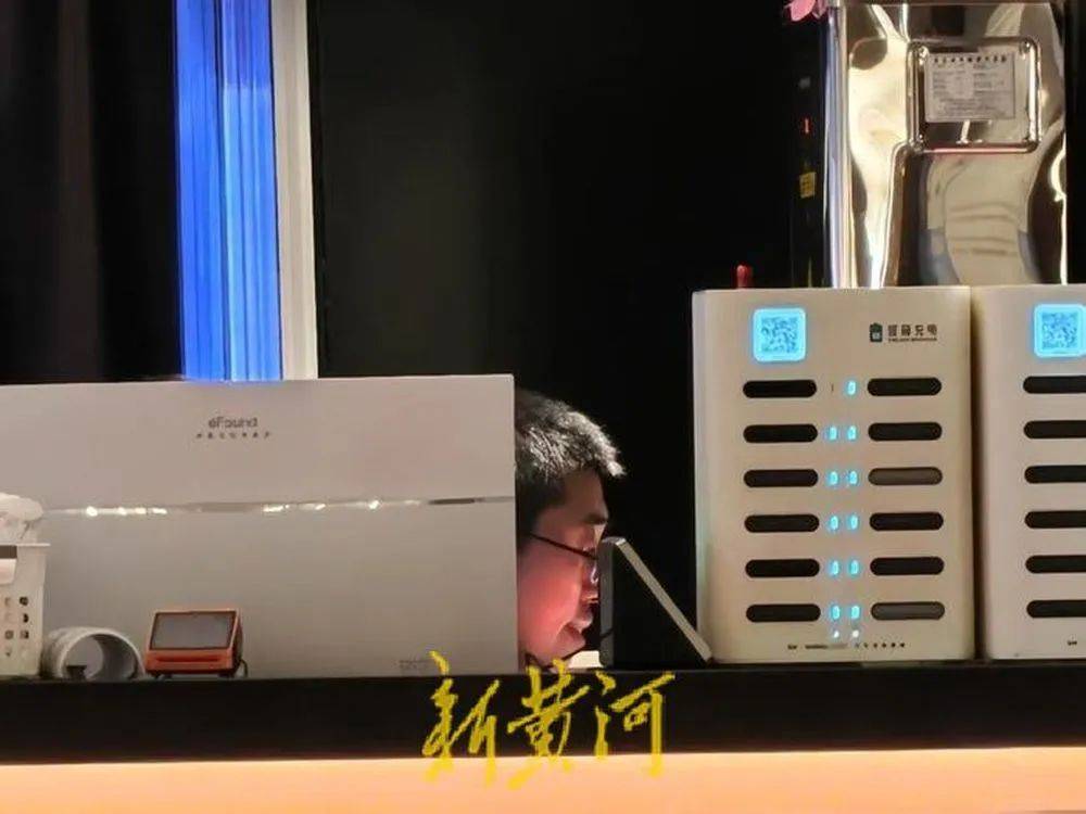 “张兰封号”风波后的麻六记：线下门店直播意外爆火<strong></p>
<p>KU虚拟币</strong>，济南店直播间当日点赞超1665万