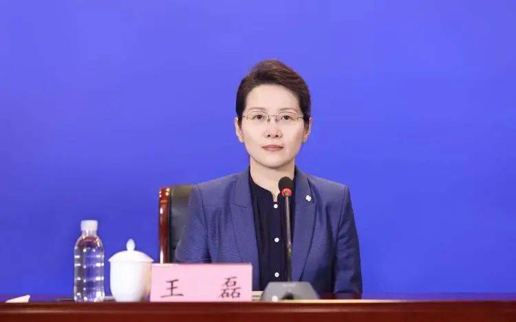36岁升正厅、曾是全国最年轻女市长<strong></p>
<p>炒股虚拟币</strong>，她再履新