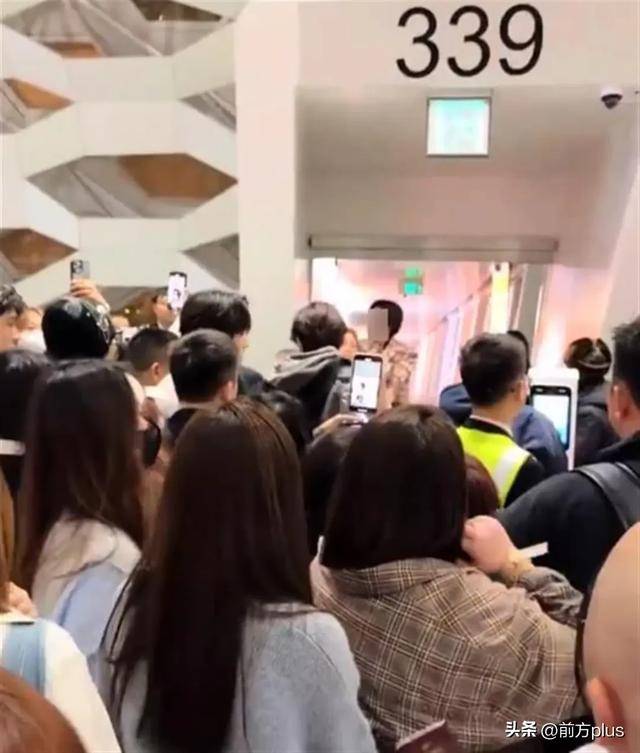 男团Loong9为机场插队致歉<strong></p>
<p>TN虚拟币</strong>！爆料乘客回应：我拒绝了物质补偿