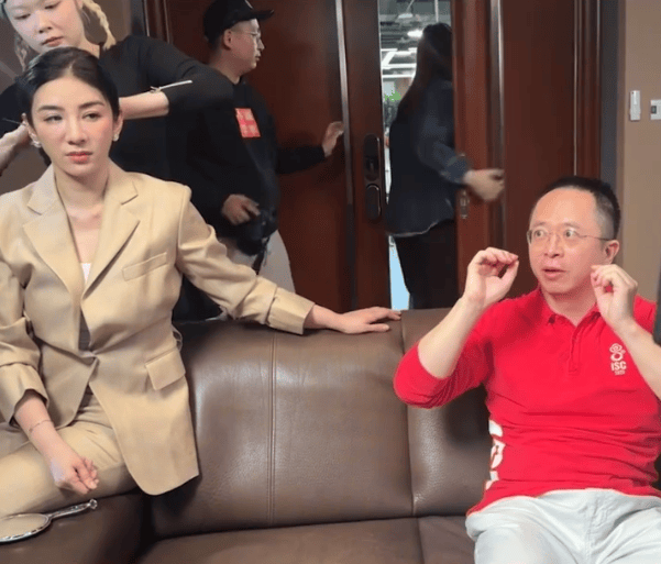 周鸿祎回应参演的短剧辣眼睛：黄奕诱惑<strong></p>
<p>实盘虚拟币</strong>我的剧情是DeepSeek设计的