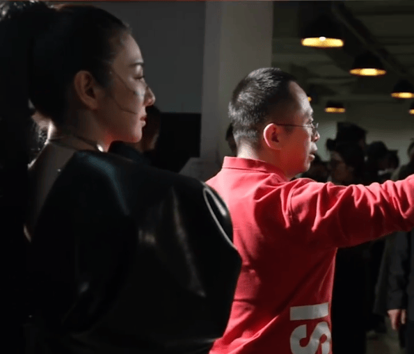周鸿祎回应参演的短剧辣眼睛：黄奕诱惑<strong></p>
<p>实盘虚拟币</strong>我的剧情是DeepSeek设计的