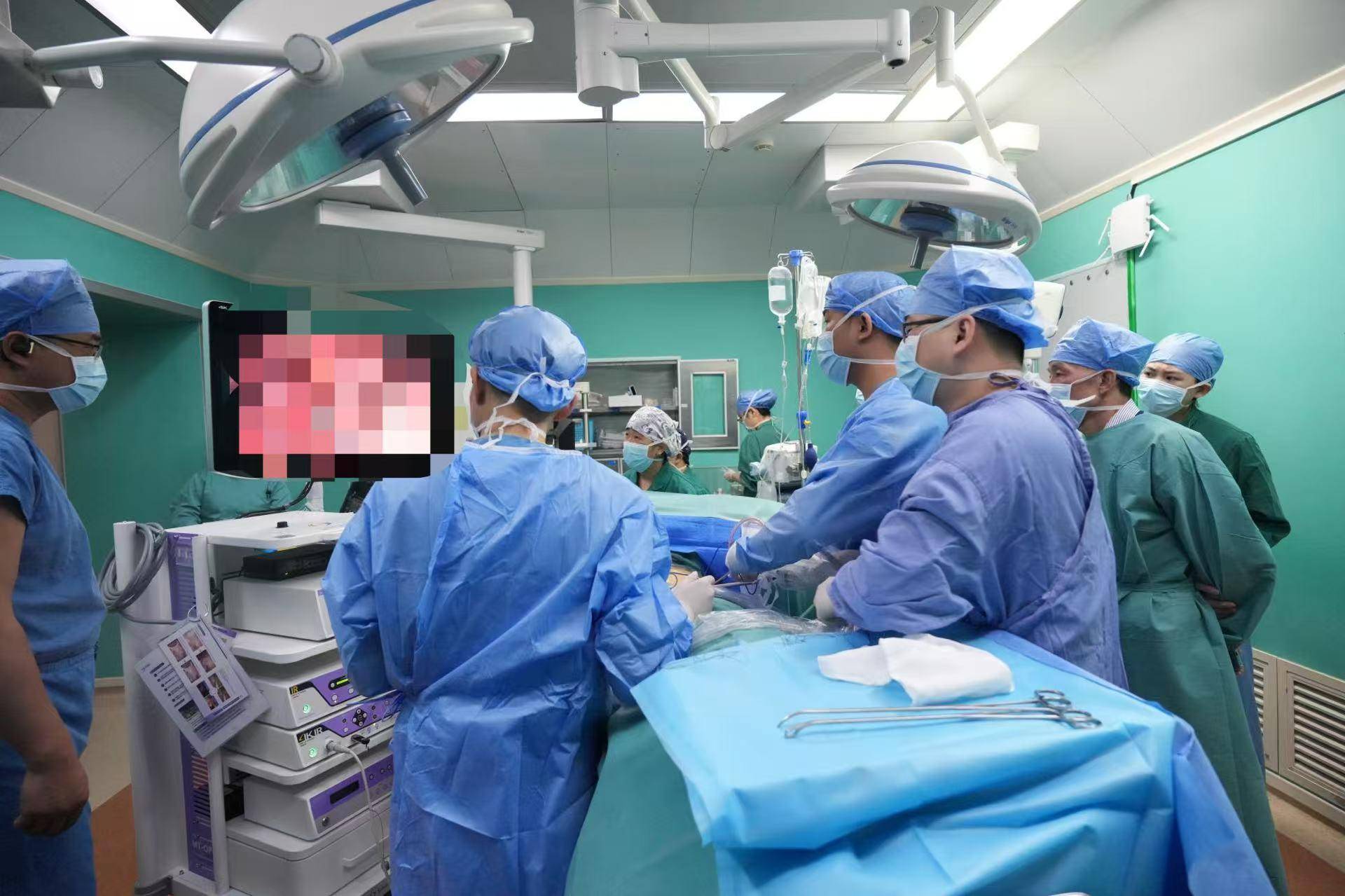 20米高空掉落螺丝刀直插男子胸腔<strong></p>
<p>实盘虚拟币</strong>！医生：不要自行拔除