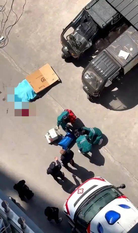 小区高空坠物砸死快递员<strong></p>
<p>蜜蜂虚拟币</strong>，四川巴中警方通报：2人被刑拘