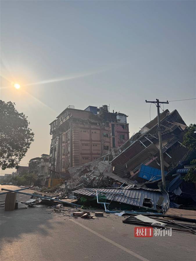 三名中国人在曼德勒所住宾馆垮塌：一人从6楼掉下失联<strong></p>
<p>灰度虚拟币</strong>，另一人在废墟中被安全挖出