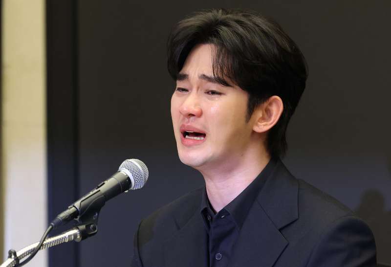 金秀贤为何在记者会上多次喝水<strong></p>
<p>TG虚拟币</strong>，网友请DeepSeek解读