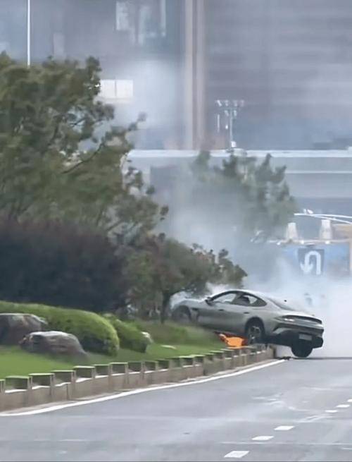 小米SU7高速碰撞爆炸致3人死亡<strong></p>
<p>TG虚拟币</strong>，事故原因引关注